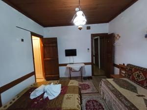 TV a/nebo společenská místnost v ubytování Arifbey Konak Hotel