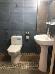 Koupelna v ubytování Samriddhi HomeStay + 37 fotografií