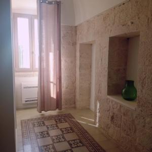 a corner of a room with a window and a rug at Villa Nuova 1924 in Mottola