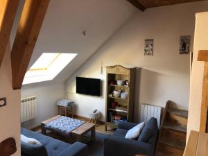 a living room with two blue couches and a tv at T2 Jausiers in Jausiers