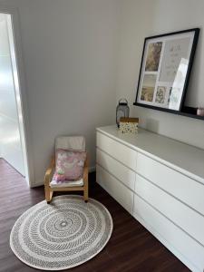 Posezení v ubytování Gemütliche 100 qm Ferienwohnung in Ostseenähe + 15 fotografií