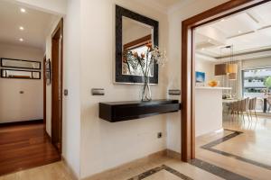 Zdjęcie z galerii obiektu Magnífico apartamento en complejo exclusivo con piscina cubierta - Gym - Sauna w Marbelli