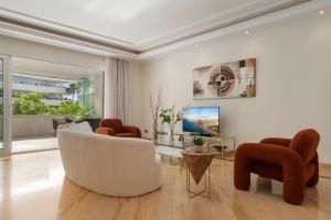 Zdjęcie z galerii obiektu Magnífico apartamento en complejo exclusivo con piscina cubierta - Gym - Sauna w Marbelli