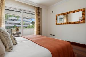 Zdjęcie z galerii obiektu Magnífico apartamento en complejo exclusivo con piscina cubierta - Gym - Sauna w Marbelli