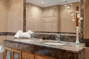 Zdjęcie z galerii obiektu Magnífico apartamento en complejo exclusivo con piscina cubierta - Gym - Sauna w Marbelli