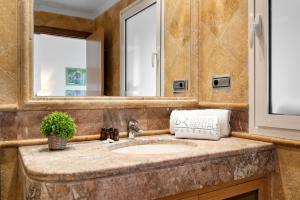 Zdjęcie z galerii obiektu Magnífico apartamento en complejo exclusivo con piscina cubierta - Gym - Sauna w Marbelli