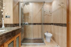 Zdjęcie z galerii obiektu Magnífico apartamento en complejo exclusivo con piscina cubierta - Gym - Sauna w Marbelli