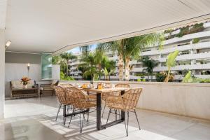 Zdjęcie z galerii obiektu Magnífico apartamento en complejo exclusivo con piscina cubierta - Gym - Sauna w Marbelli