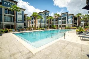 an image of a swimming pool at a apartment complex at Century Millenia in Orlando in Orlando