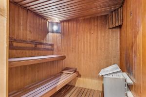 Zdjęcie z galerii obiektu Magnífico apartamento en complejo exclusivo con piscina cubierta - Gym - Sauna w Marbelli