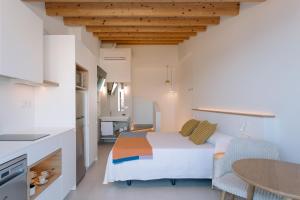 a bedroom with a bed and a table in a room at Mare Studios in Villajoyosa