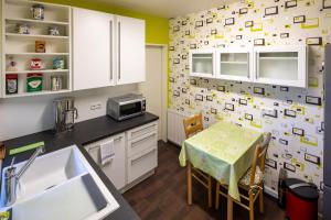 a kitchen with a table and a sink and a counter at Gemütliche Ferienwohnung mit Meerblick direkt am Hafen in Wilhelmshaven +18 photos