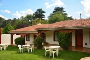 Κήπος έξω από το Apart Cabañas La Estancia