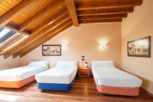 Łóżko lub łóżka w pokoju w obiekcie Hotel Alda Lalín