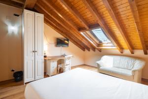 Łóżko lub łóżka w pokoju w obiekcie Hotel Alda Lalín