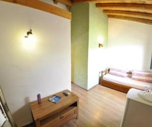 Katil atau katil-katil dalam bilik di Adamantia Newly Built Small Apartment A1