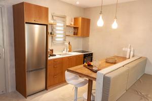 Kuchyň nebo kuchyňský kout v ubytování Pefki Luxury Suites