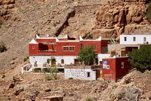 a group of red and white buildings on a mountain at Tigmi Bulbul in Id AÃ¯ssa