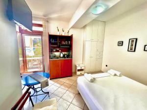 Postel nebo postele na pokoji v ubytování Xenios Zeus Rooms