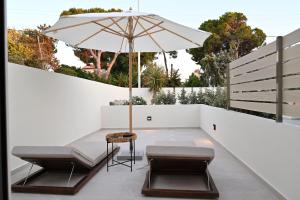 Balkón nebo terasa v ubytování Rhotheon Suites in Ialysos Rhodes - with private pool