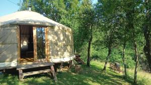 Zahrada ubytování Romantic yurt in Apuseni mountains