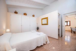 A bed or beds in a room at Can Claret