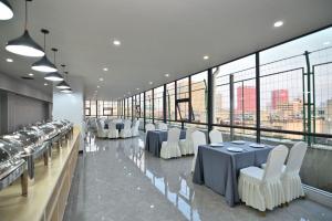 Posezení v ubytování Yilong Yitang Hotel Kunming Railway Station Joy City Center