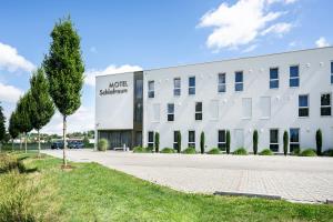 a white building with a sign that reads north automation at Motel Schlafraum Schlüßlberg-Dein smartes Hotel-contactless check-in in Schlüßlberg