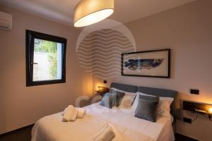 En eller flere senge i et værelse på Villa Nausicaa - Piscina e Campo da Tennis privati - by Cala Salento + 69 billeder