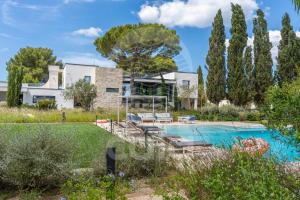 Swimmingpoolen hos eller tæt på Villa Nausicaa - Piscina e Campo da Tennis privati - by Cala Salento