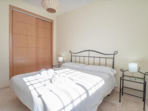 Posteľ alebo postele v izbe v ubytovaní 2044-Groundfloor with huge terrace and pools