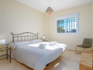 Posteľ alebo postele v izbe v ubytovaní 2044-Groundfloor with huge terrace and pools