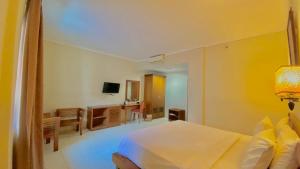 Televizors / izklaižu centrs naktsmītnē Pia Hotel