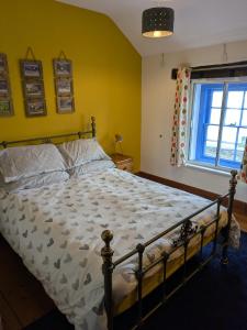 a bedroom with a bed in a room with a window at Bwthyn Heddwch - Peace Cottage in Machynlleth