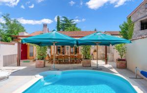 Kolam renang di atau dekat dengan Rustic Villa Diana with pool near Rovinj