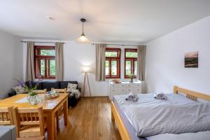Posteľ alebo postele v izbe v ubytovaní Apartmány Pernek