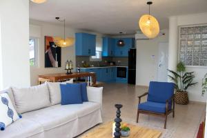 Ruang duduk di Sunday Luxury Villa