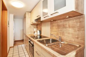 Kuchyň nebo kuchyňský kout v ubytování Alpen-Hotel Seimler