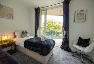 Ένα ή περισσότερα κρεβάτια σε δωμάτιο στο Heathrow Haven +60 φωτογραφίες