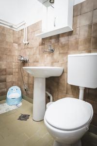 a bathroom with a toilet and a sink at Nice Apartment in Gevgelija