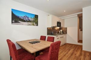 Kuchyň nebo kuchyňský kout v ubytování Alpen-Hotel Seimler