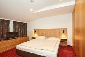 Postel nebo postele na pokoji v ubytování Alpen-Hotel Seimler