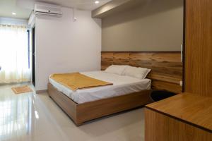 Aryaas Residency Nettoor客房内的一张或多张床位