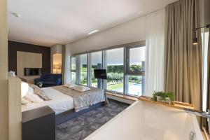 Postel nebo postele na pokoji v ubytování Hotel Salona Palace