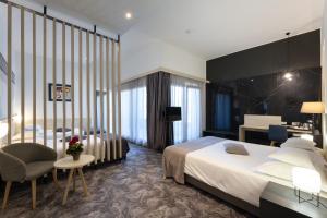 Postel nebo postele na pokoji v ubytování Hotel Salona Palace