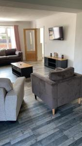 TV a/nebo společenská místnost v ubytování Bradwell Holliday Home