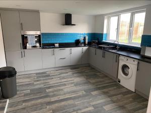 Kuchyň nebo kuchyňský kout v ubytování Bradwell Holliday Home