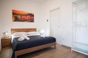 Letto o letti in una camera di FRONTEMARE Suites