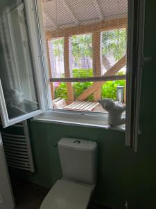 Koupelna v ubytování Petite dépendance vue piscine + 10 fotografií