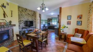 Televízia a/alebo spoločenská miestnosť v ubytovaní Casa Quintero 4 dorm Conil de la Frontera by Ruralidays